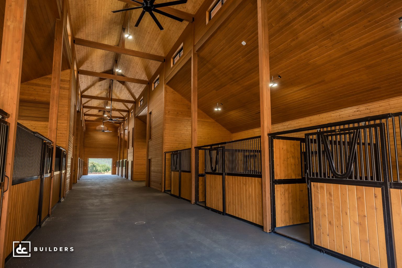 horse-barn-construction-equestrian-barn-builders-near-me